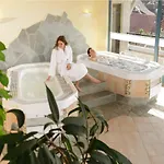 Rose Hotel
